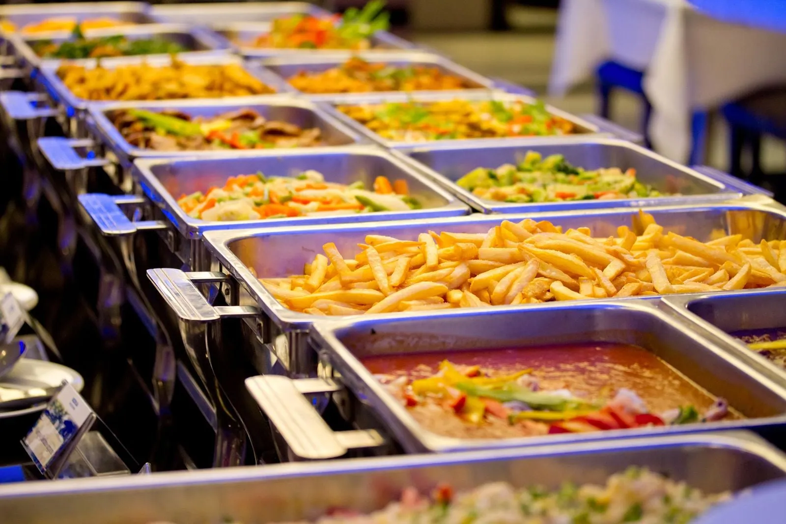 5 Catering Tips to Warm up the Crowd at Your Winter Wedding